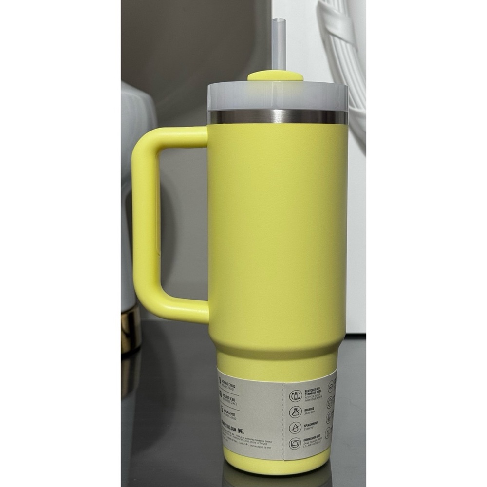 Stanley Quencher H2.0 FlowState Tumbler 30oz, POMELO YELLOW - Picture 2 of 4